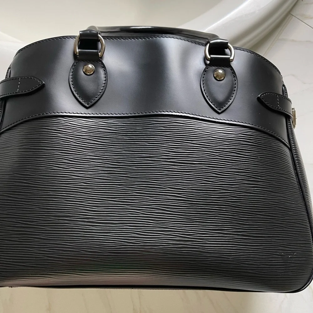 Louis Vuitton mint epi satchel